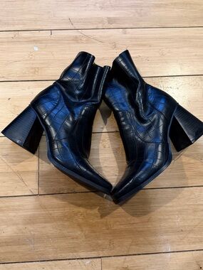 Princess Polly Black Croc-Embossed Pointed Toe Block Heel Booties